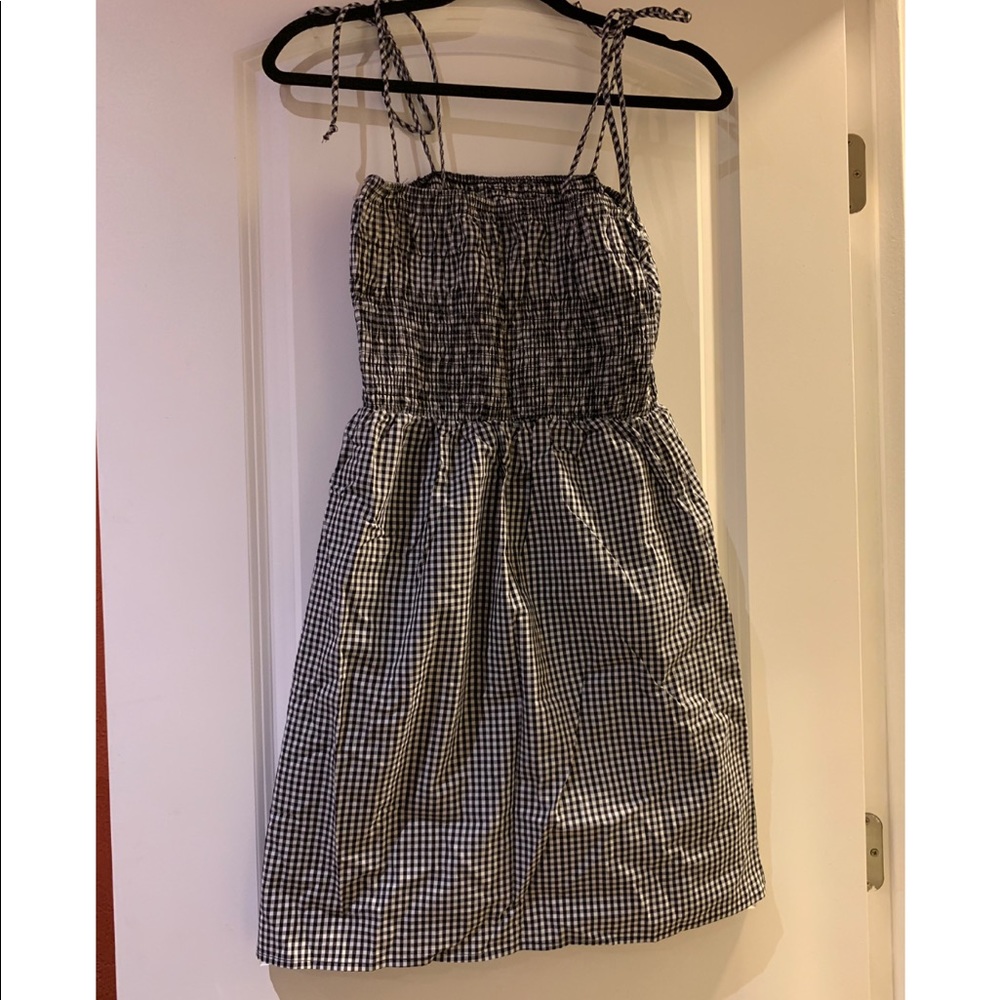 Strapless blacks md white tube dress